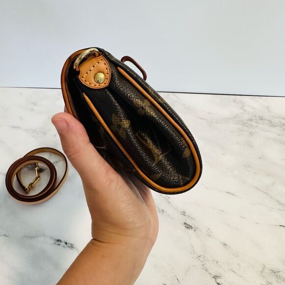 Louis Vuitton Friendly Pochette - Picture 9 of 13